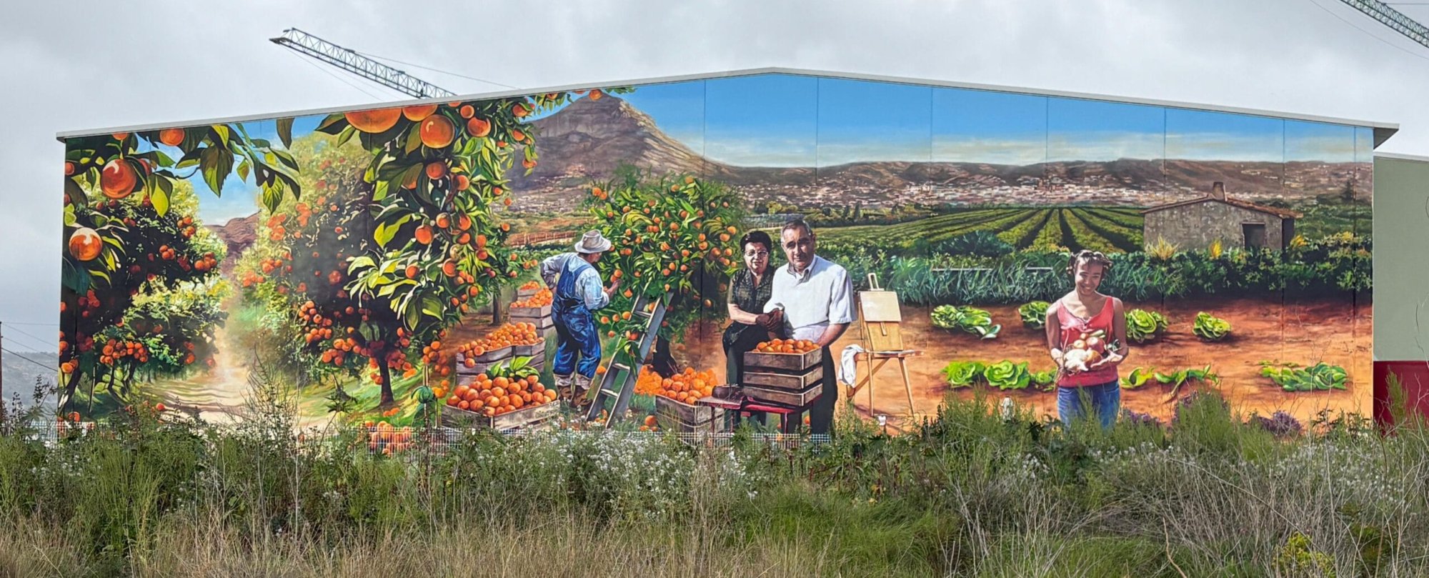 El mural que emociona a Xàbia: así se ha transformado una pared en un homenaje familiar - Javea.com