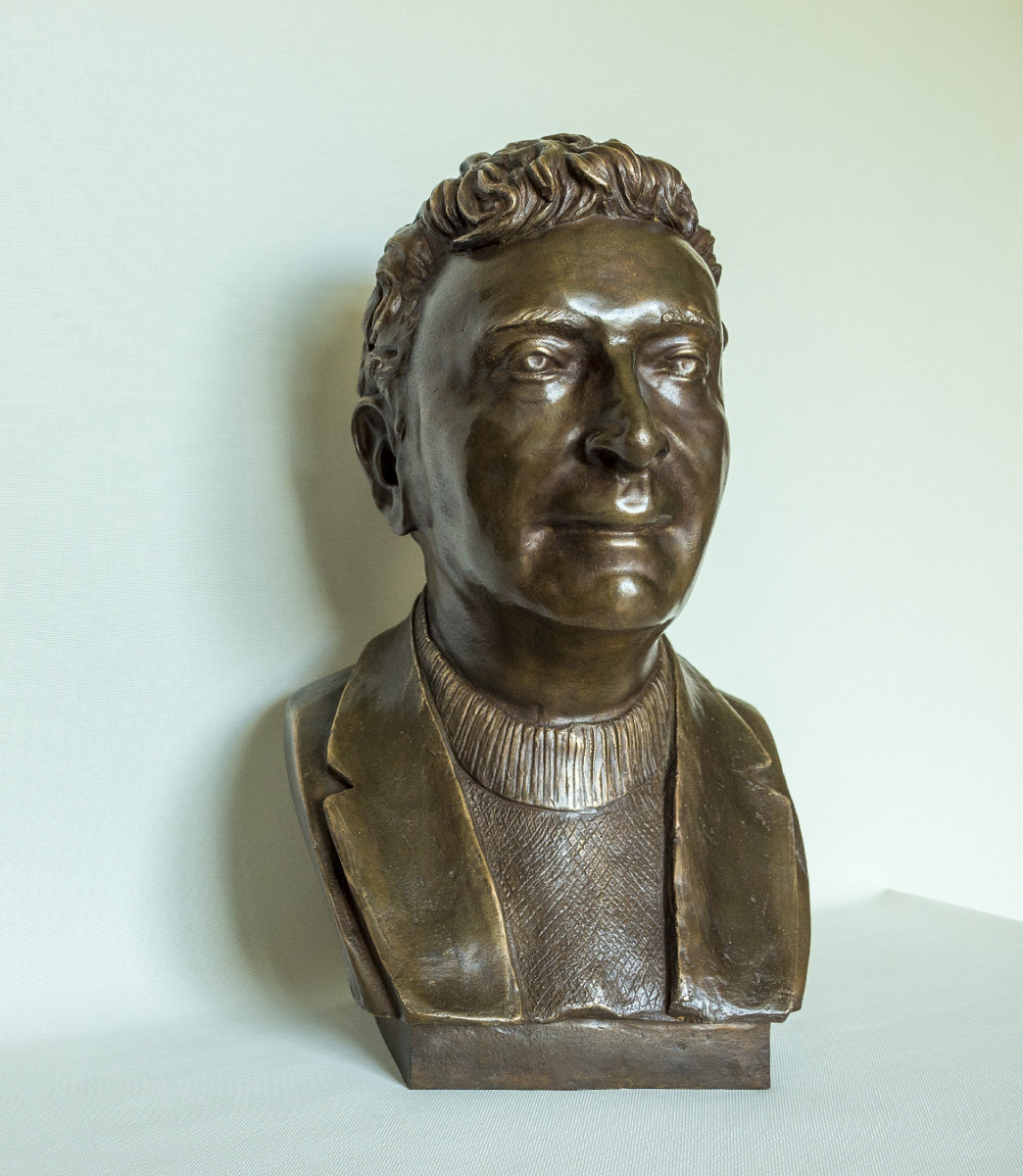 Busto Bronce 2022